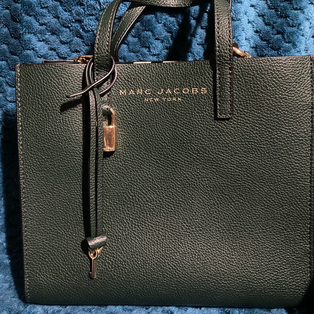 Very excellent condition Marc Jacob’s Grind Small Tote color Forest green
